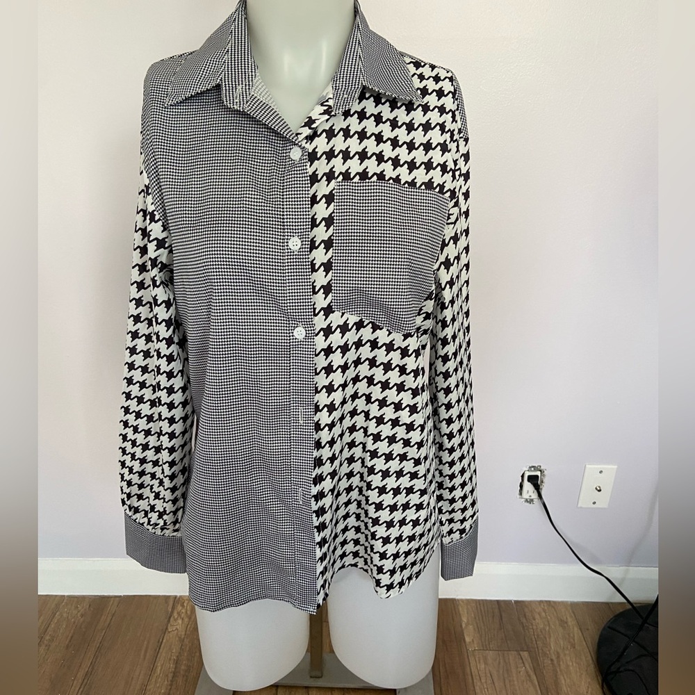 Black and white shirt with asymmetrical shapes 🔲